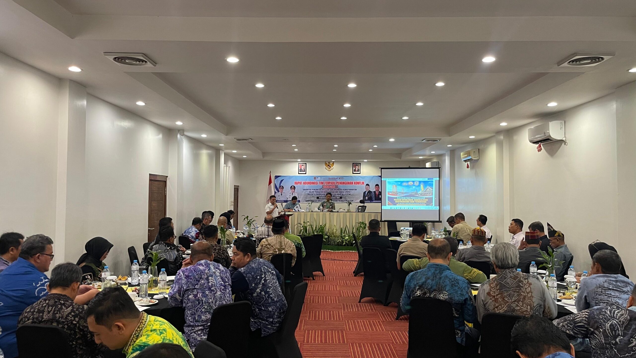 Kesbangpol Provinsi Kalsel Undang Densus 88 AT Polri Narasumber Sosialisasi dan Upaya Pencegahan terkait Penanggulangan Radikalisme dan. Terorisme”